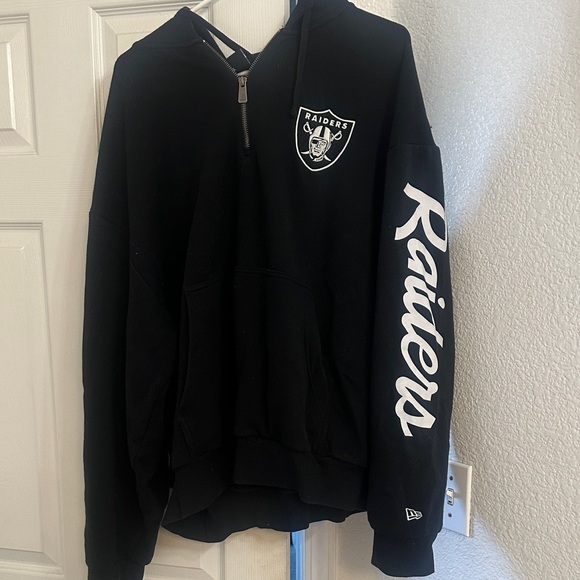Raiders Black Hoodie XXL gently used runs short at waist fits like a xl - Picture 1 of 8